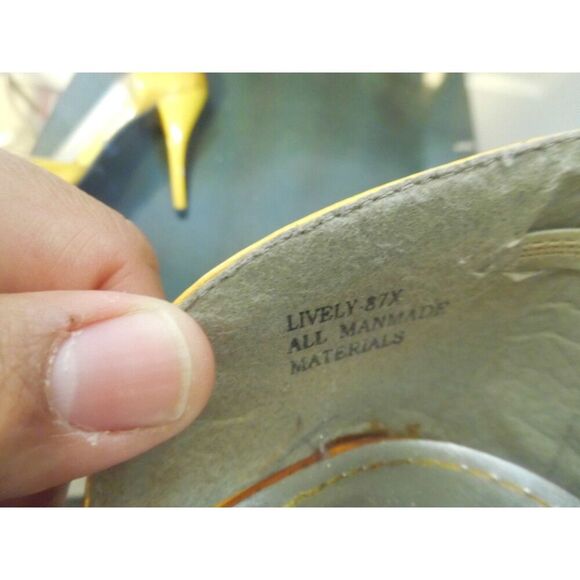 Doll House Yellow Bow pointy tip pumps - Picture 7 of 8